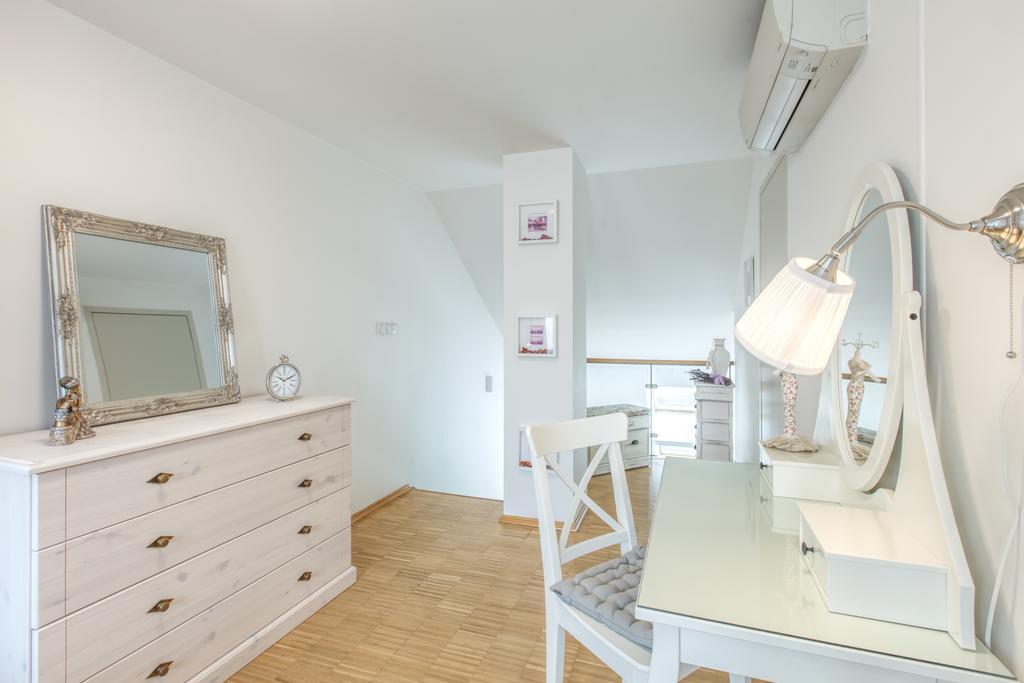 Modern Apartment Charvatova Prag Eksteriør billede