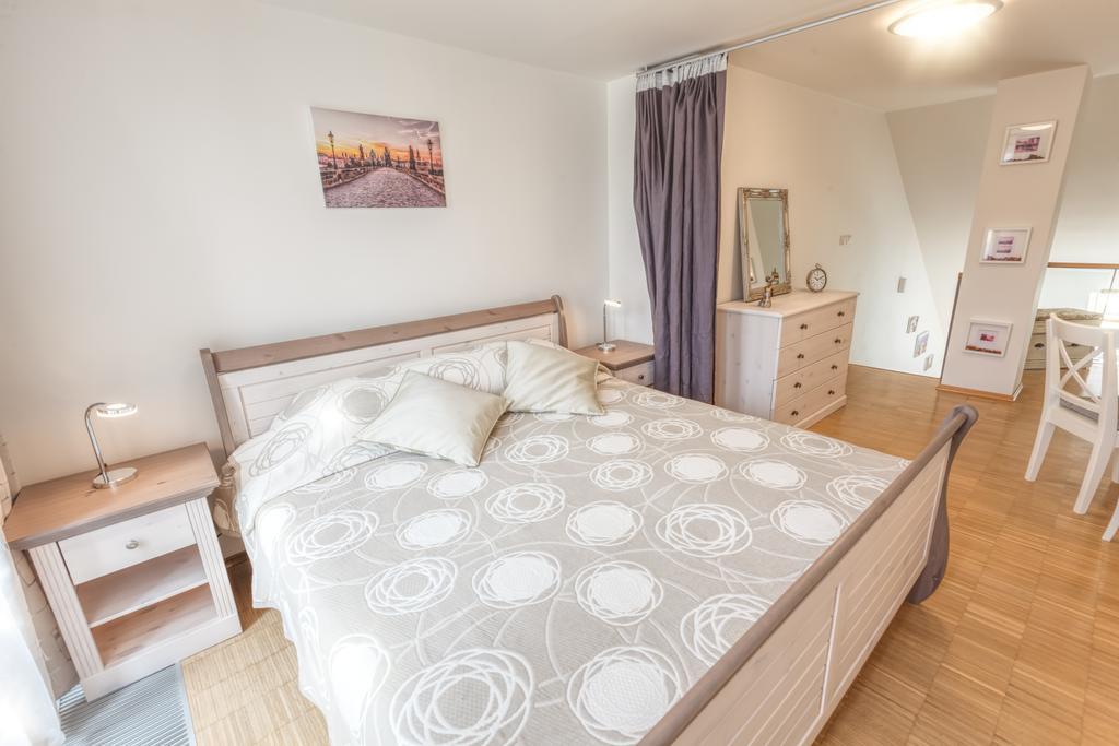 Modern Apartment Charvatova Prag Eksteriør billede